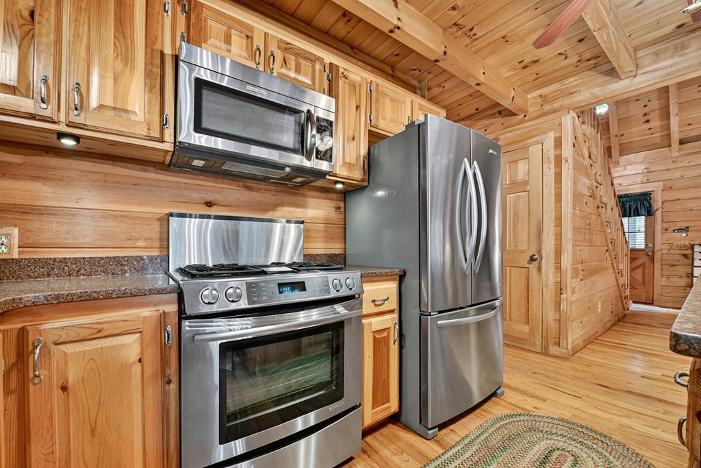 1048 Laurel Trail