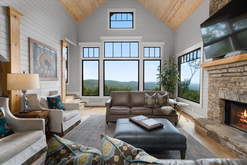 207 Utana Bluffs Trail