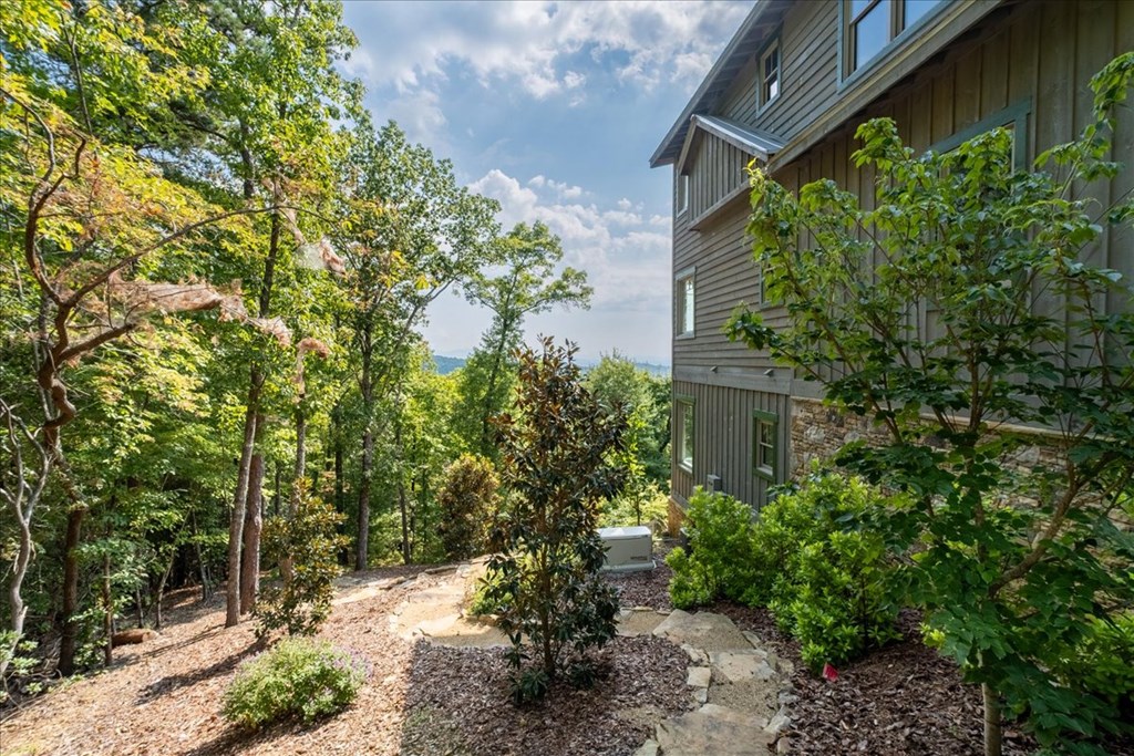207 Utana Bluffs Trail