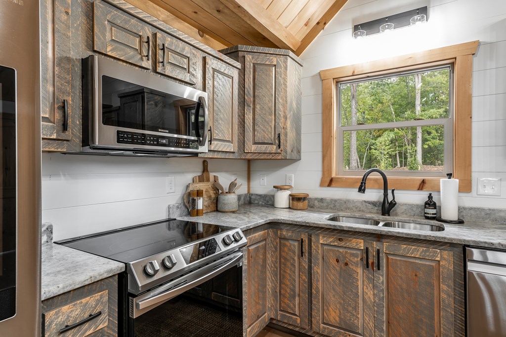 241 Wolf Creek Mountain Road