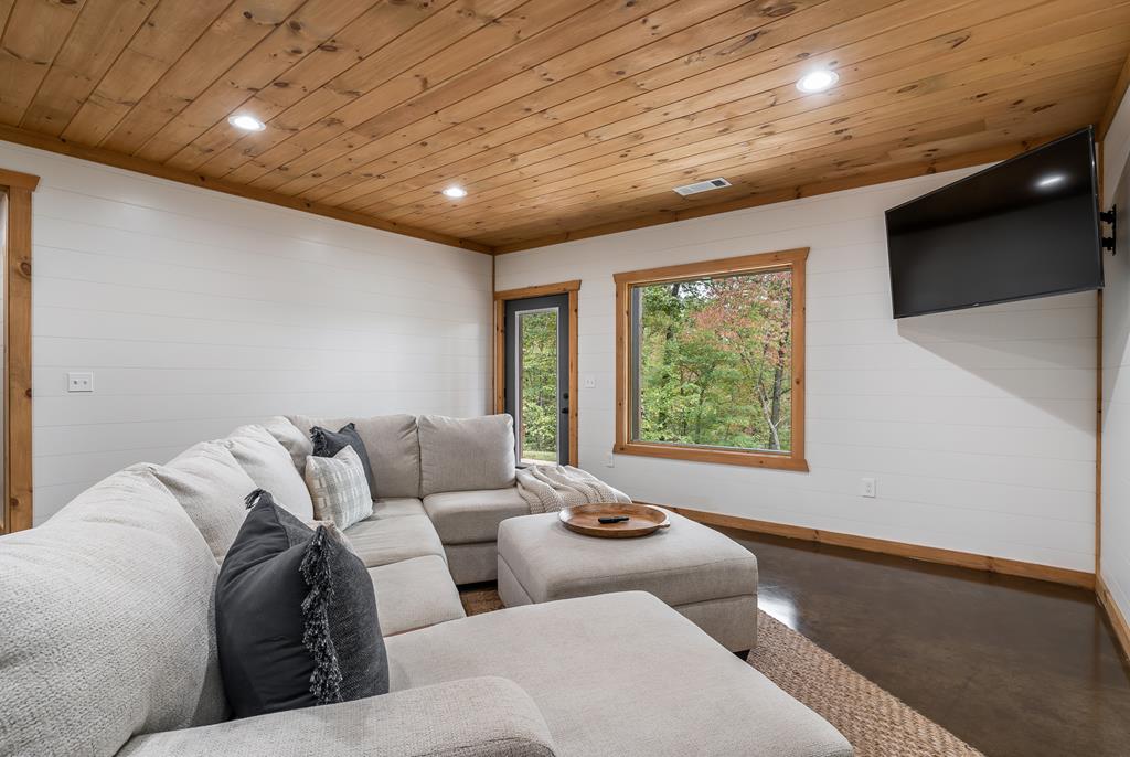 241 Wolf Creek Mountain Road