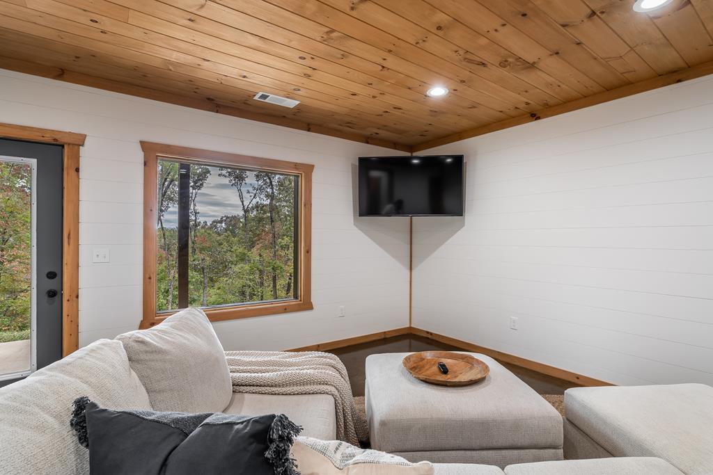 241 Wolf Creek Mountain Road