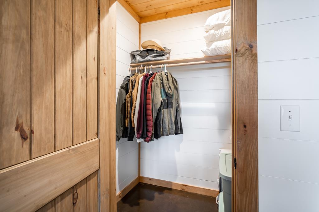 241 Wolf Creek Mountain Road