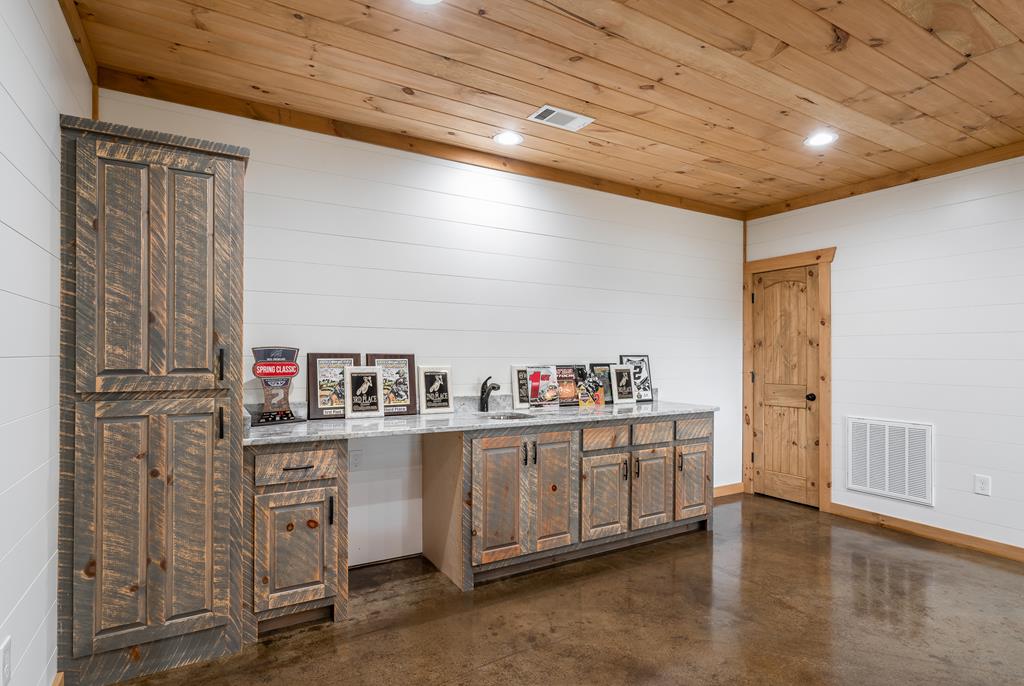 241 Wolf Creek Mountain Road