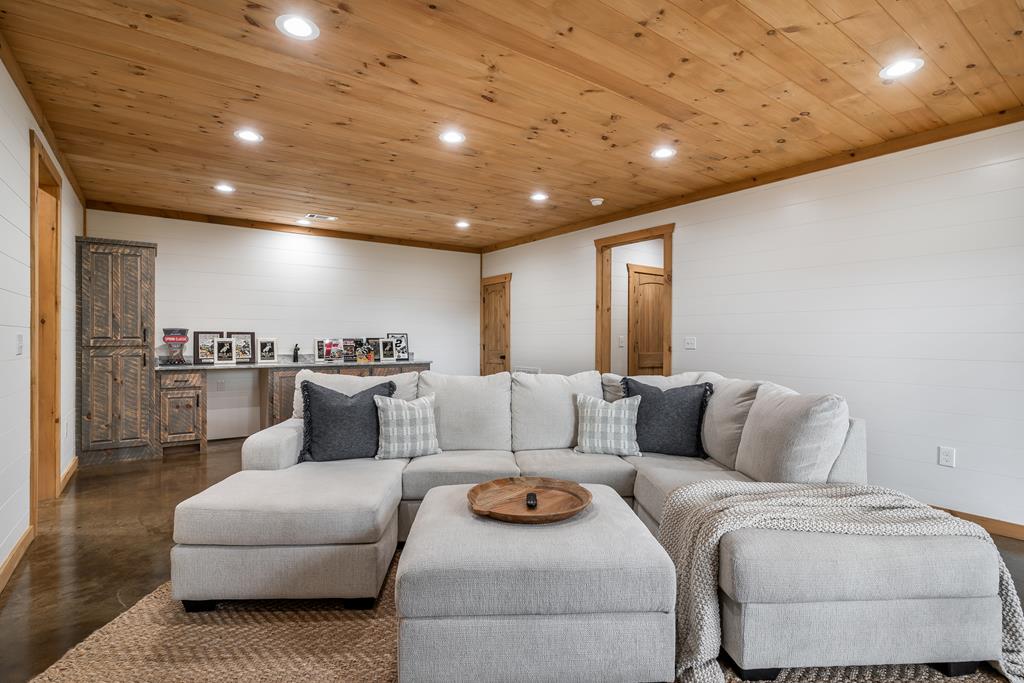 241 Wolf Creek Mountain Road