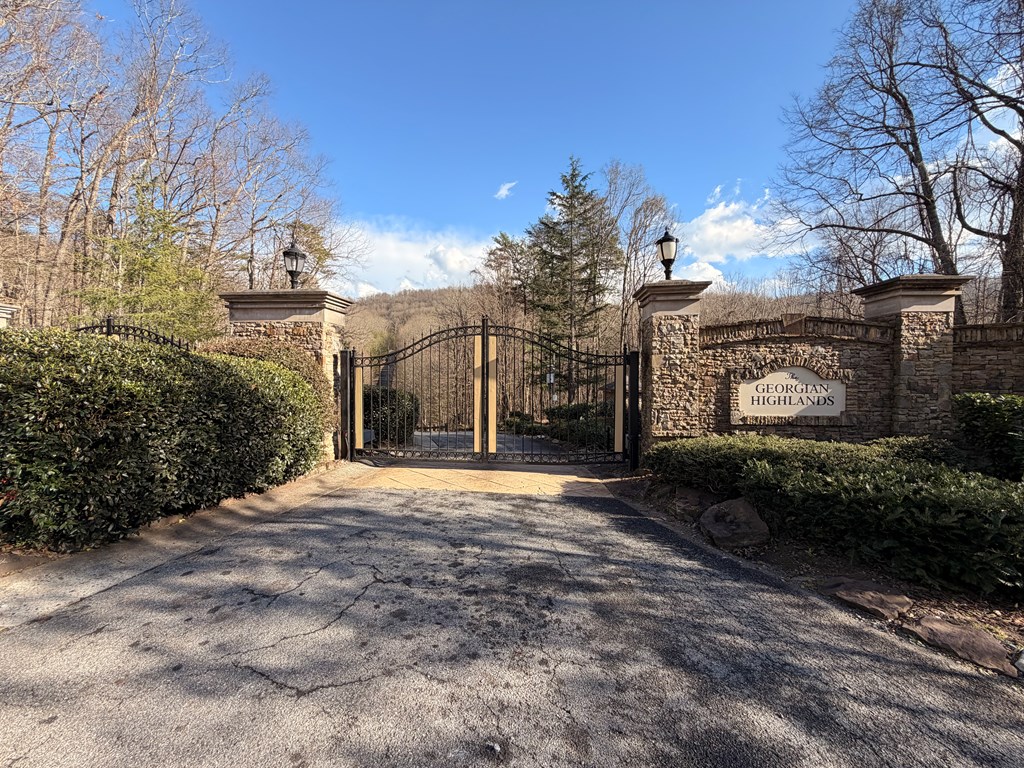 1950 Saint Andrews Way