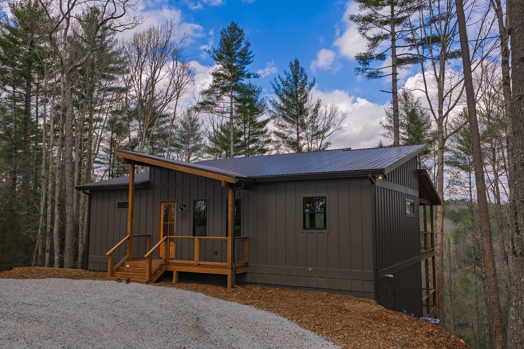 121 Indian Lane