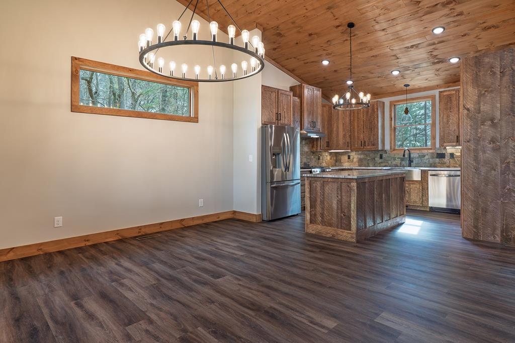 121 Indian Lane