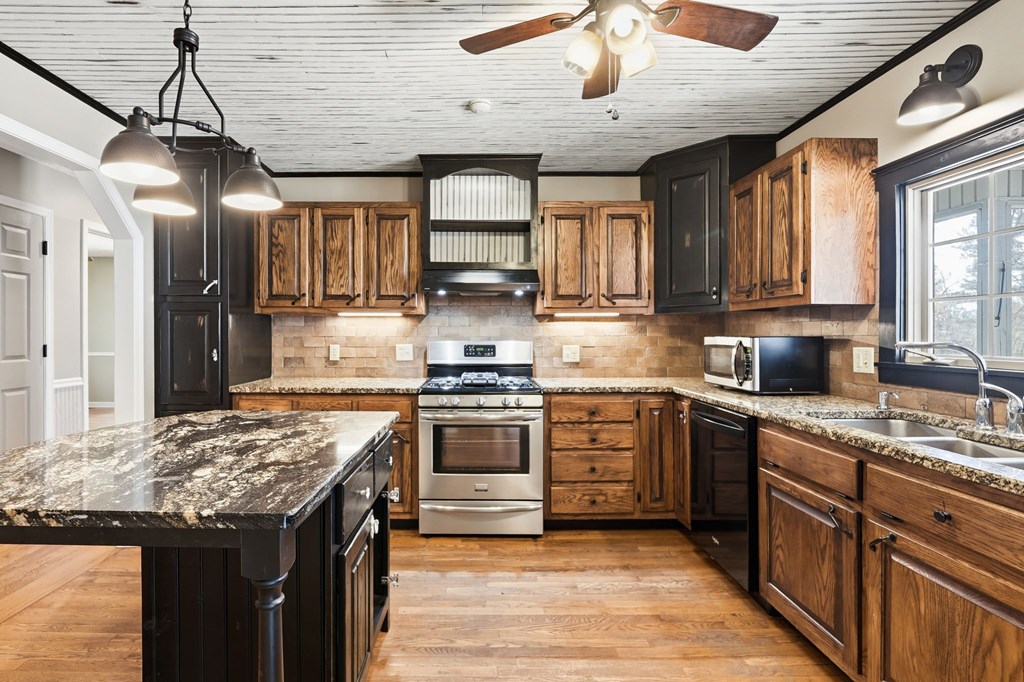 1215 Crossroads Church Road