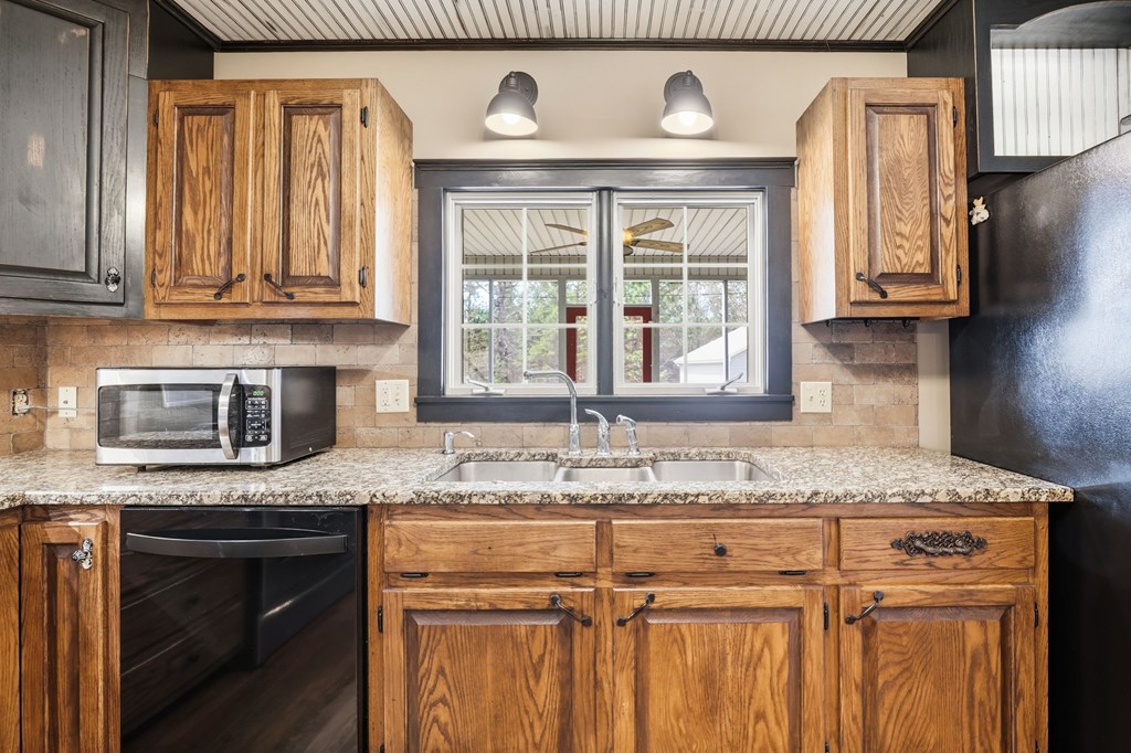 1215 Crossroads Church Road