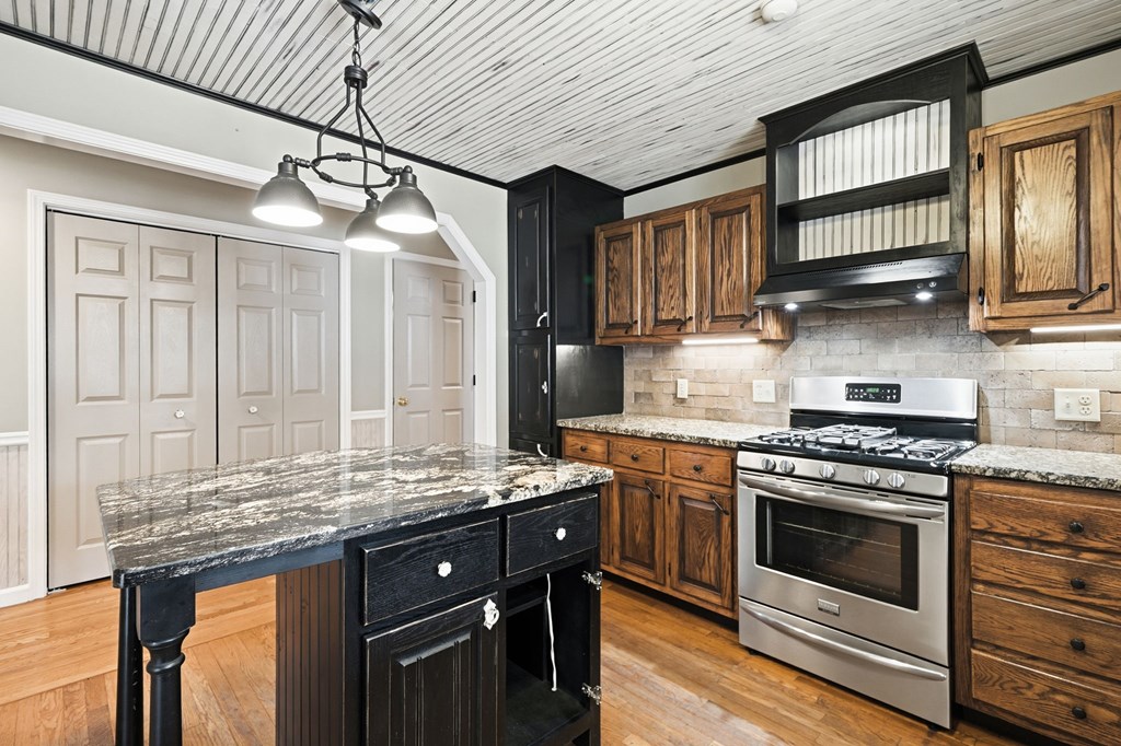 1215 Crossroads Church Road