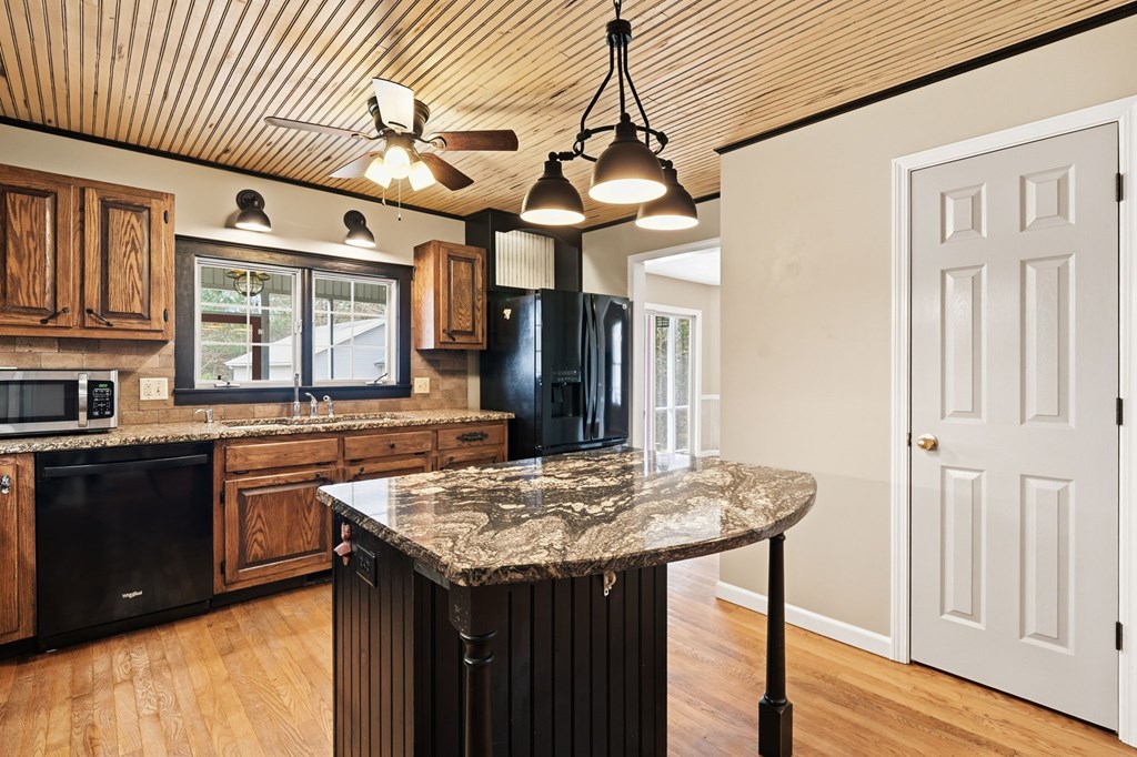 1215 Crossroads Church Road