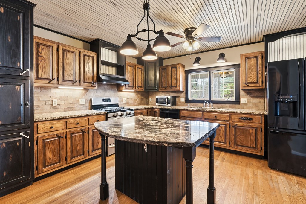 1215 Crossroads Church Road