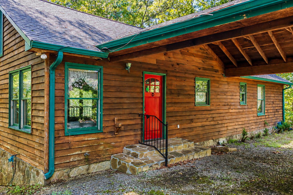 591 Oak Ridge Road
