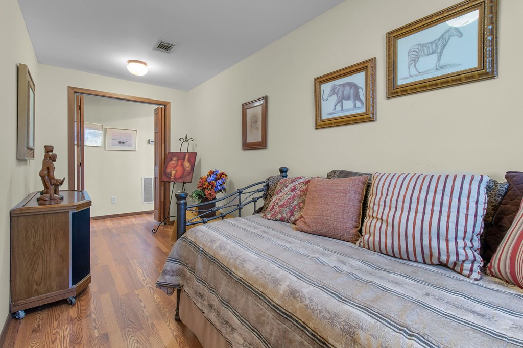 1202 Tickanetley Road