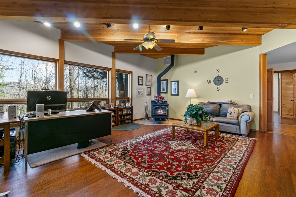 1202 Tickanetley Road