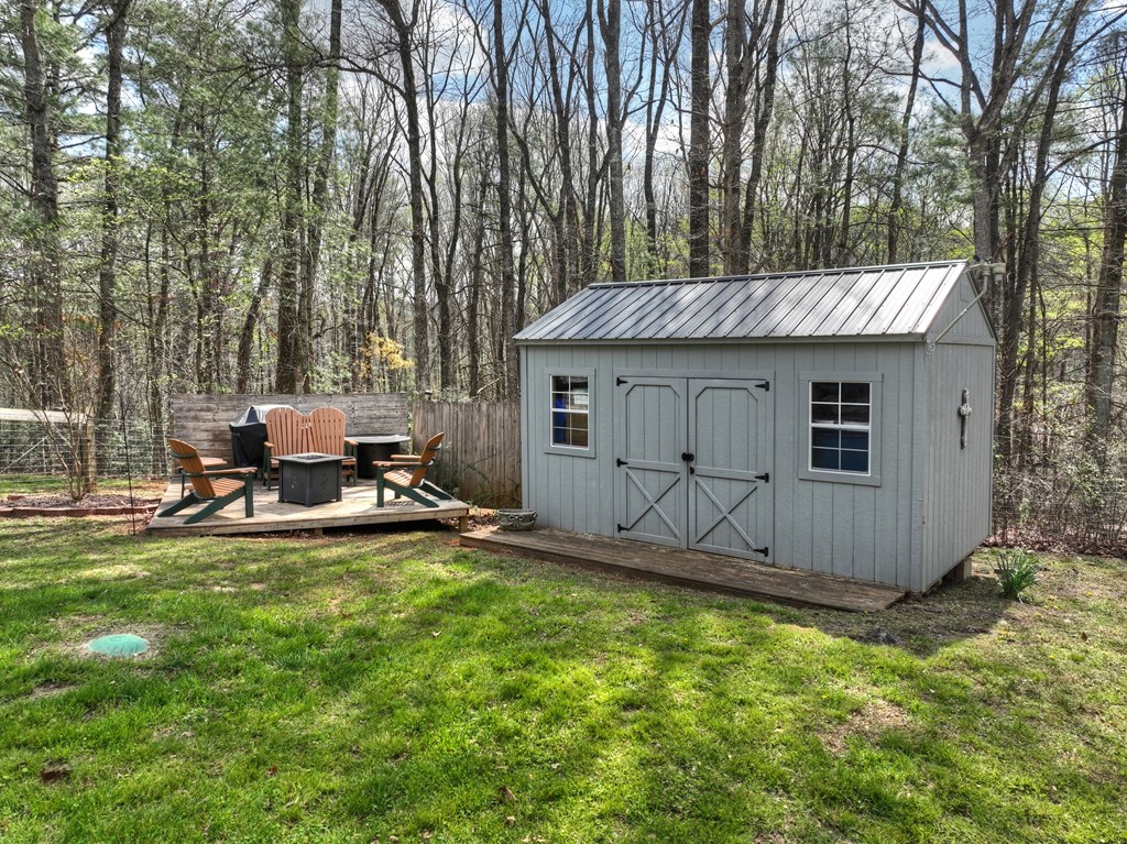 927 Hefner Lake Road