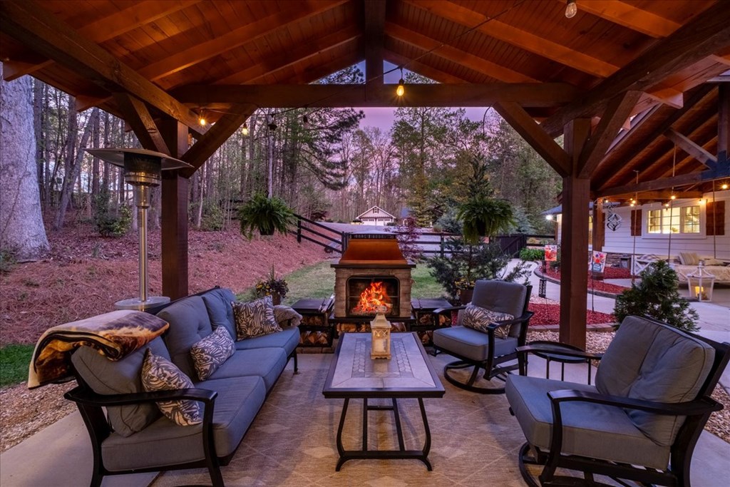 121 Willow Creek Lane