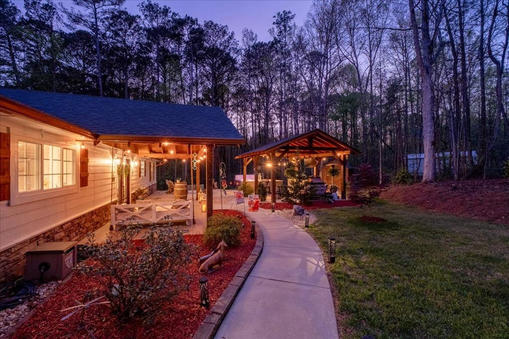 121 Willow Creek Lane