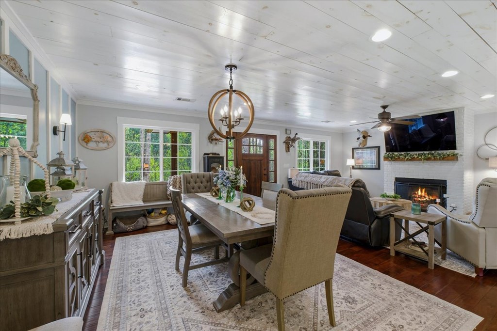 121 Willow Creek Lane