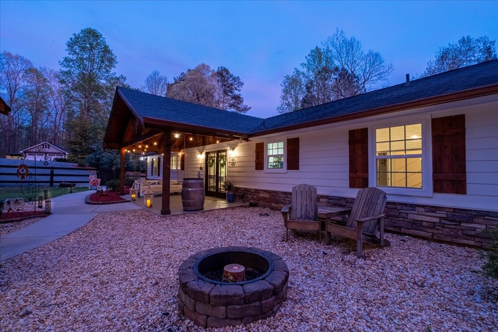 121 Willow Creek Lane