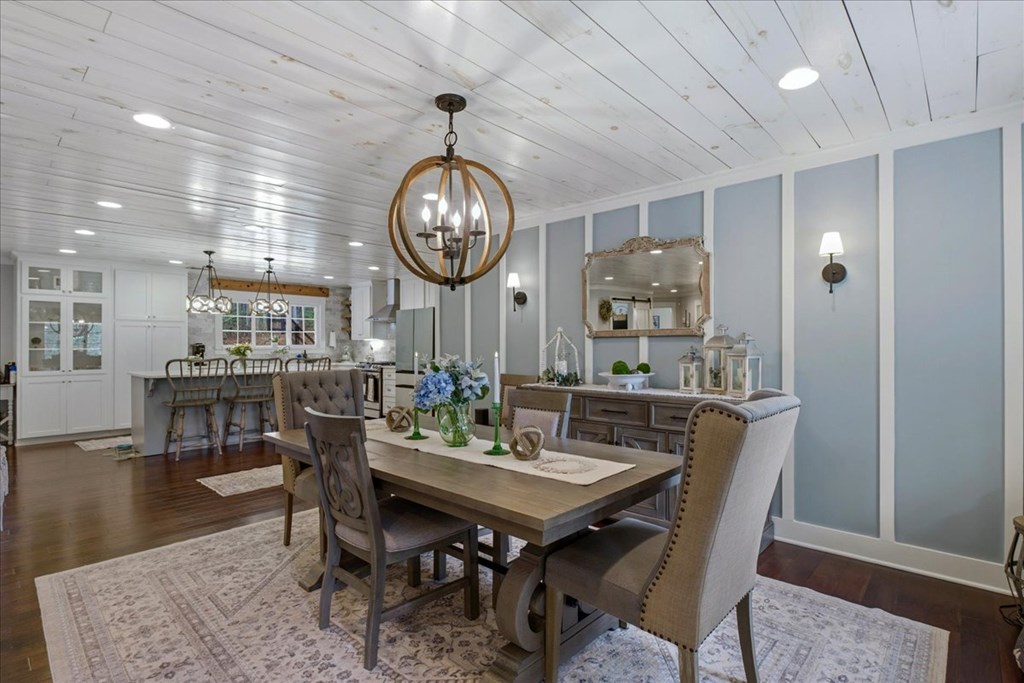 121 Willow Creek Lane