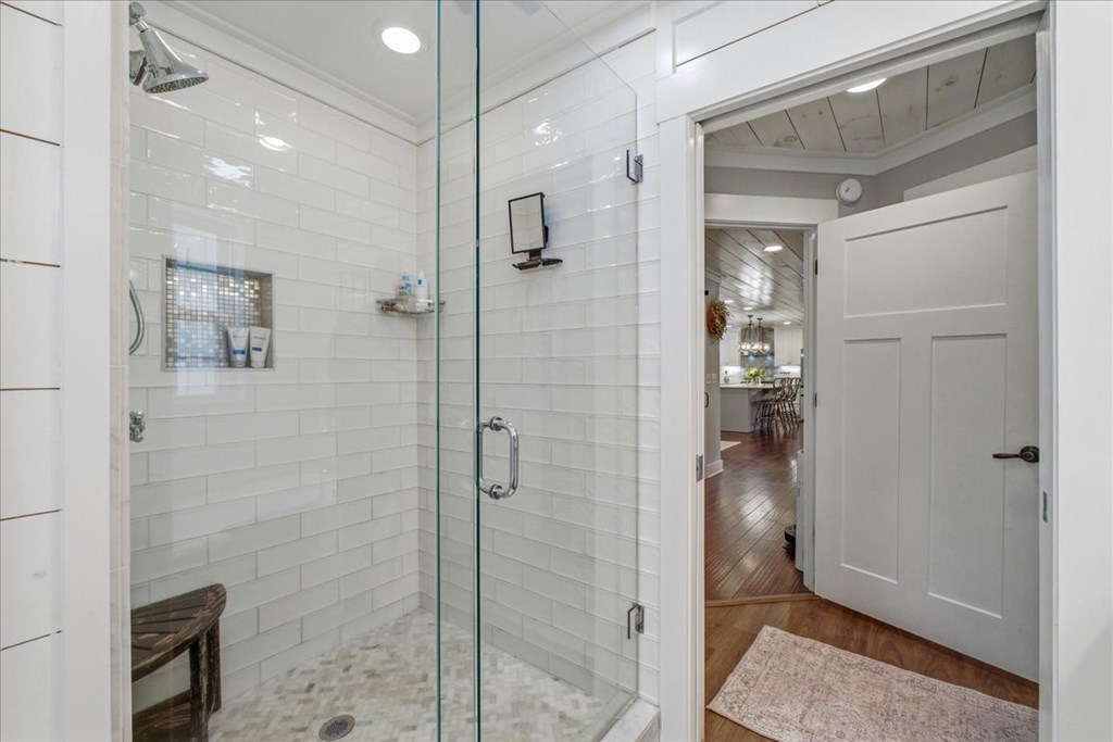 121 Willow Creek Lane