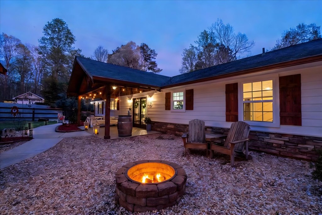 121 Willow Creek Lane