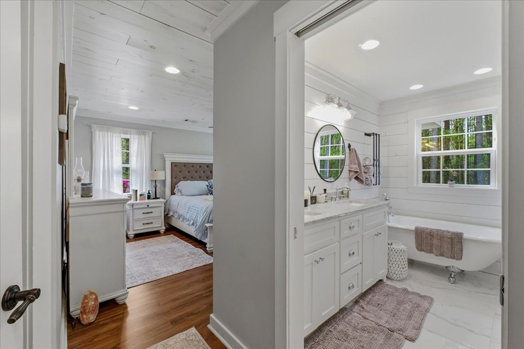 121 Willow Creek Lane
