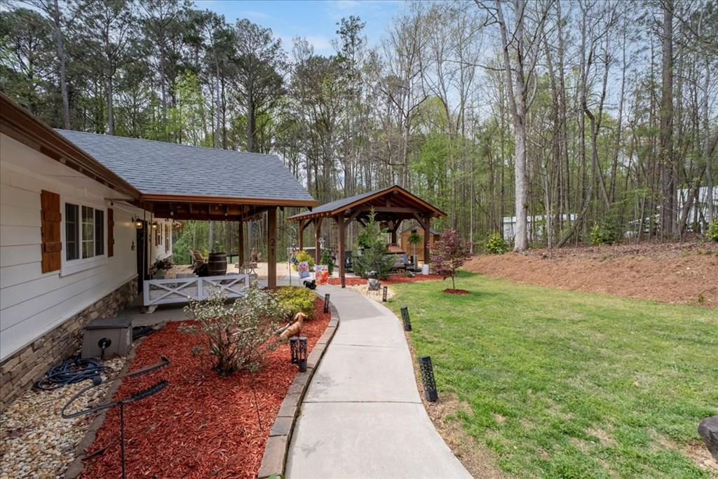 121 Willow Creek Lane