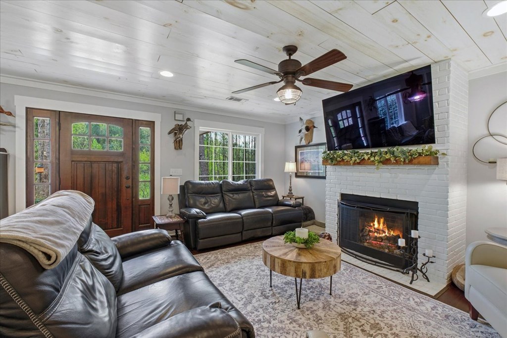 121 Willow Creek Lane