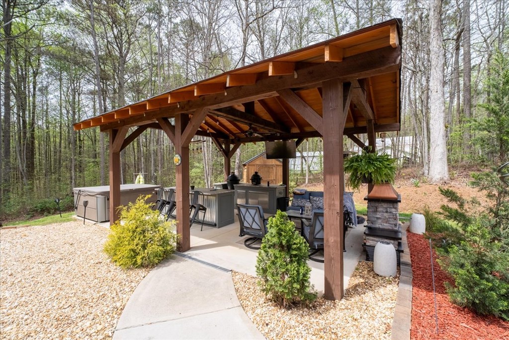 121 Willow Creek Lane