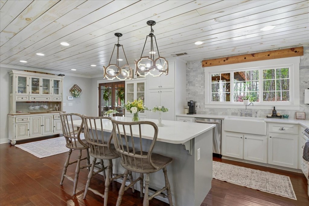 121 Willow Creek Lane