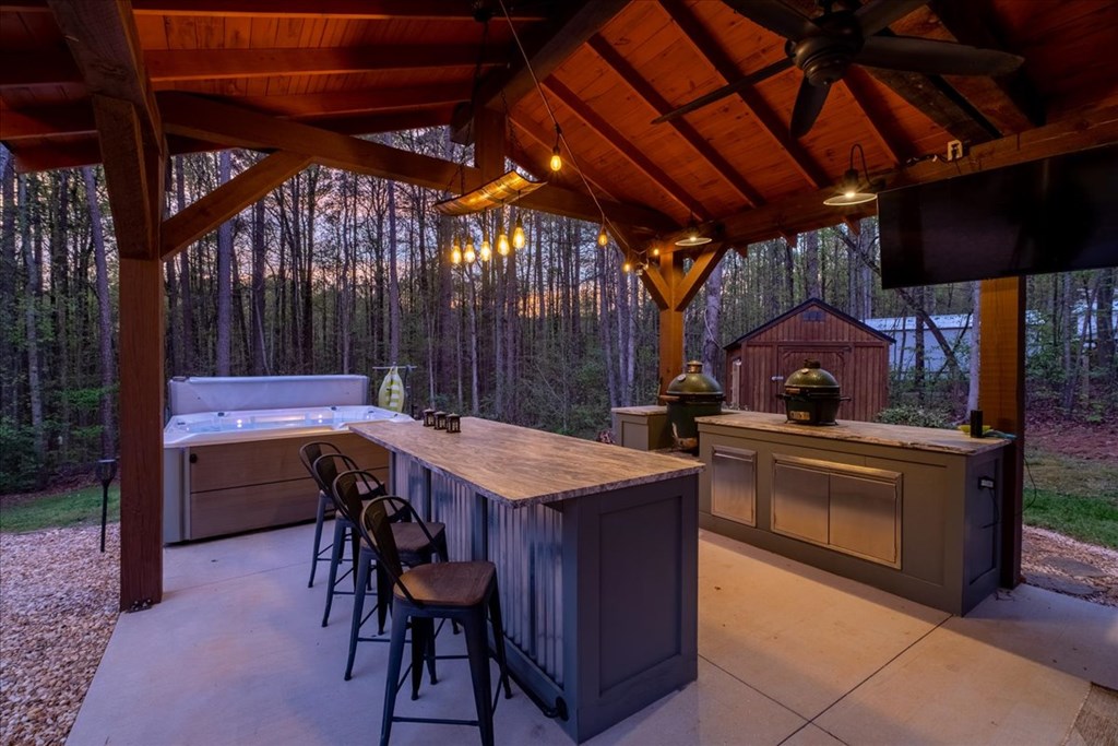 121 Willow Creek Lane