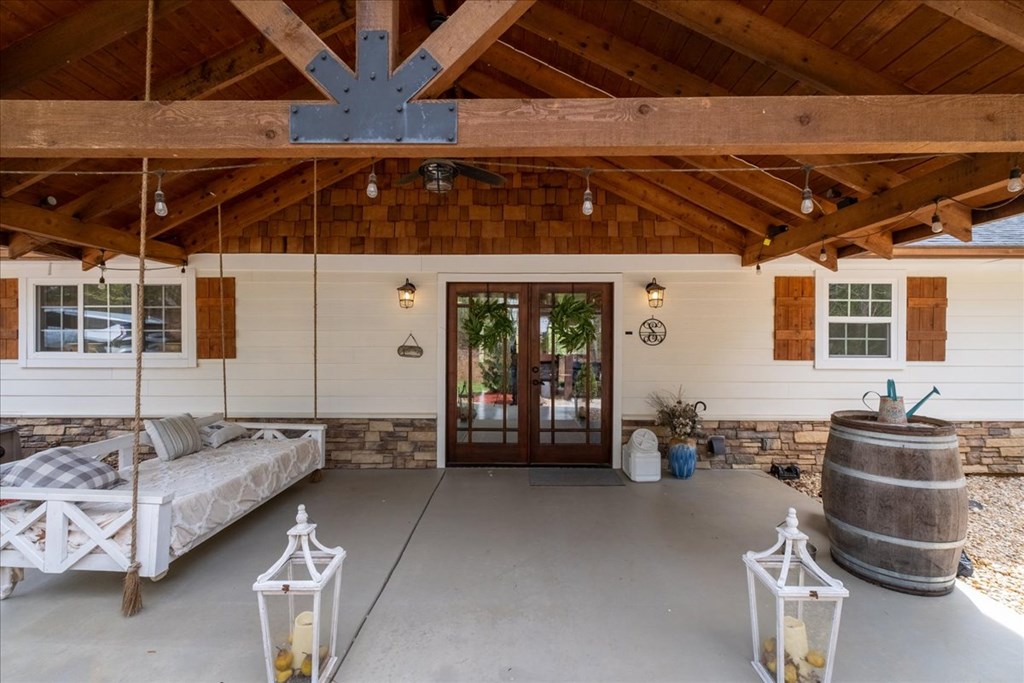 121 Willow Creek Lane