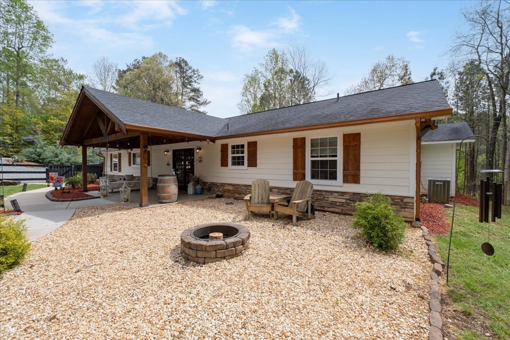 121 Willow Creek Lane