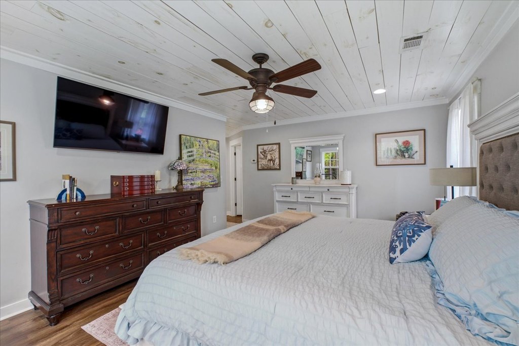 121 Willow Creek Lane