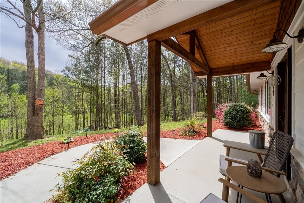 121 Willow Creek Lane