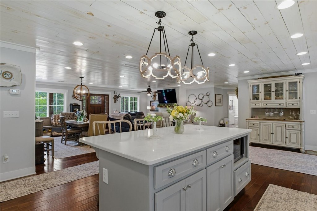 121 Willow Creek Lane