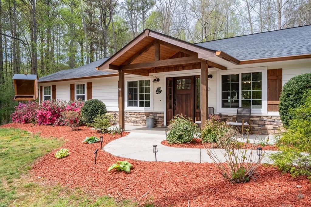 121 Willow Creek Lane