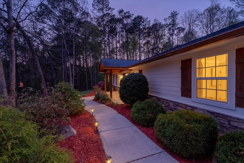 121 Willow Creek Lane
