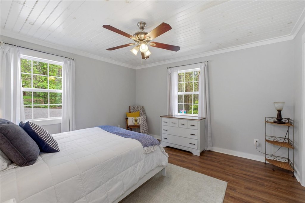 121 Willow Creek Lane
