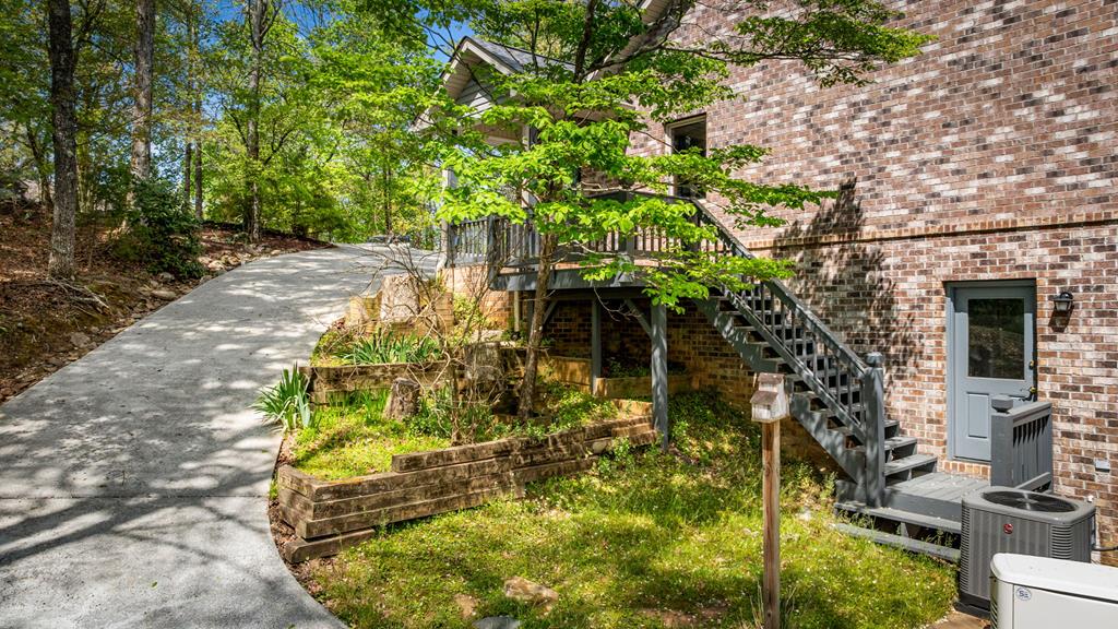 230 W D Court