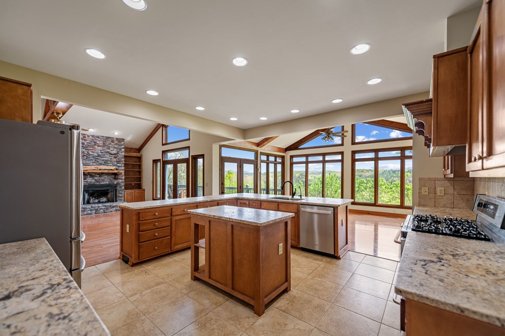 230 W D Court
