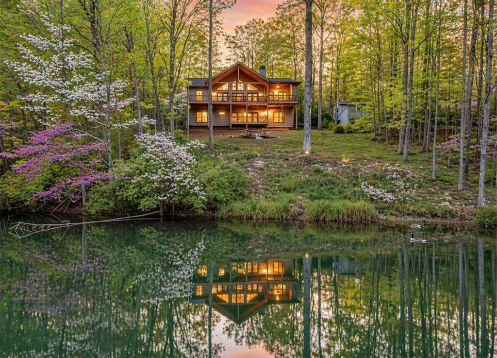 382 Pocaset Drive