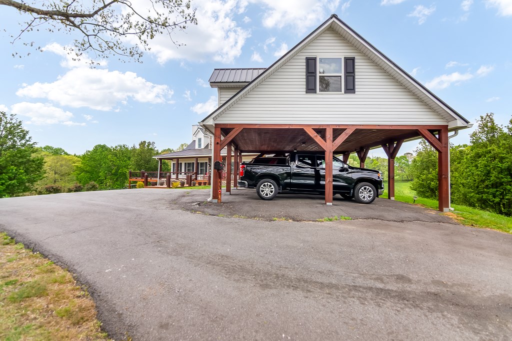 233 Ivy Ridge