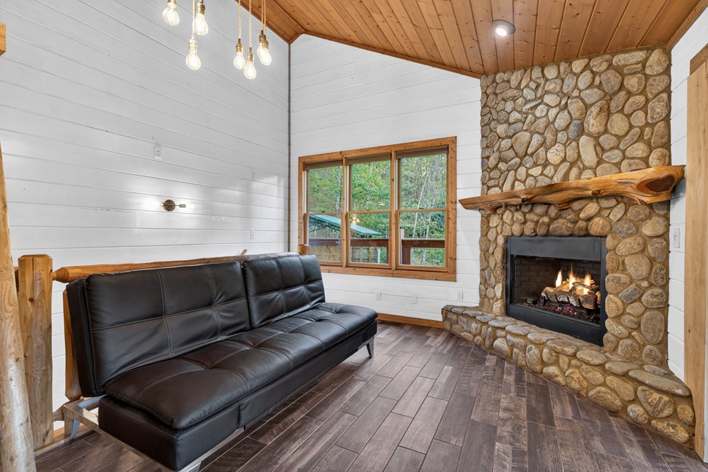 19 The Forest Road