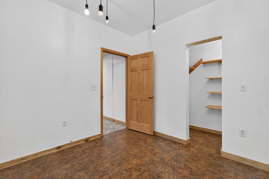 19 The Forest Road