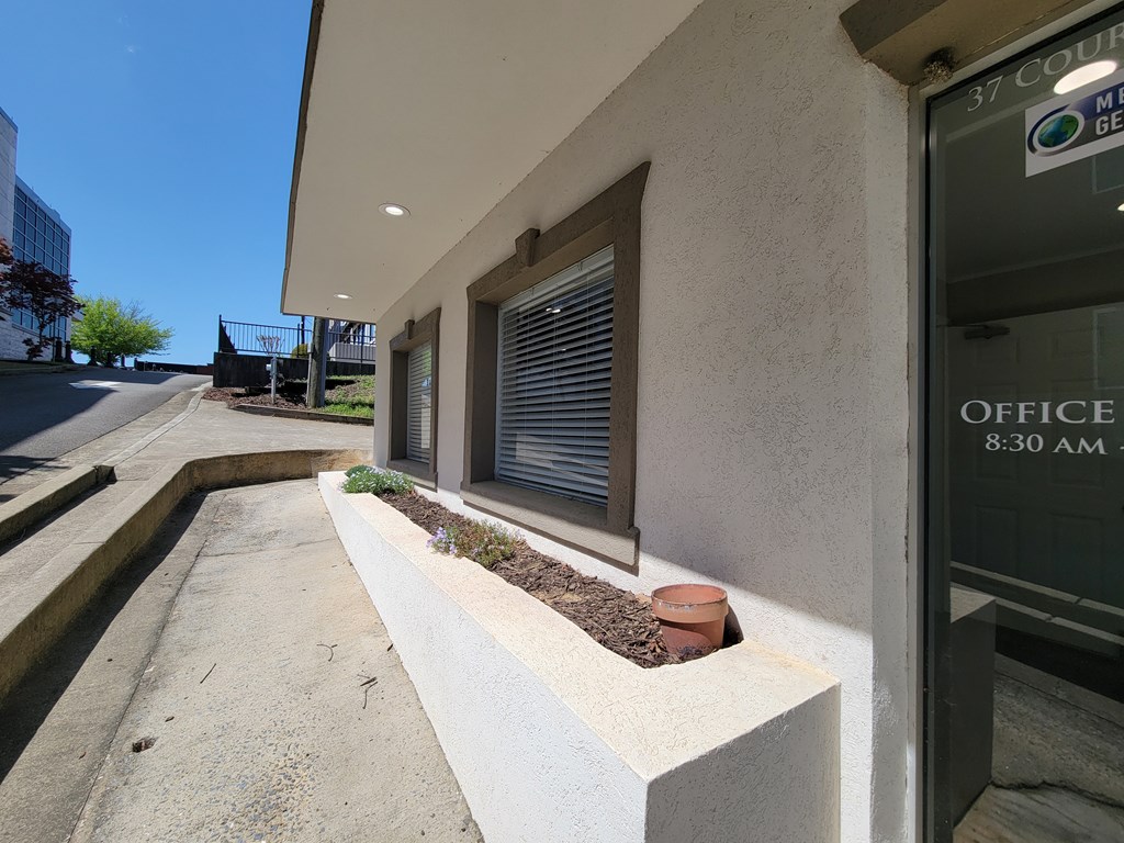37 Court Street