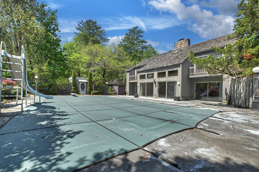 196 Westwoods Drive